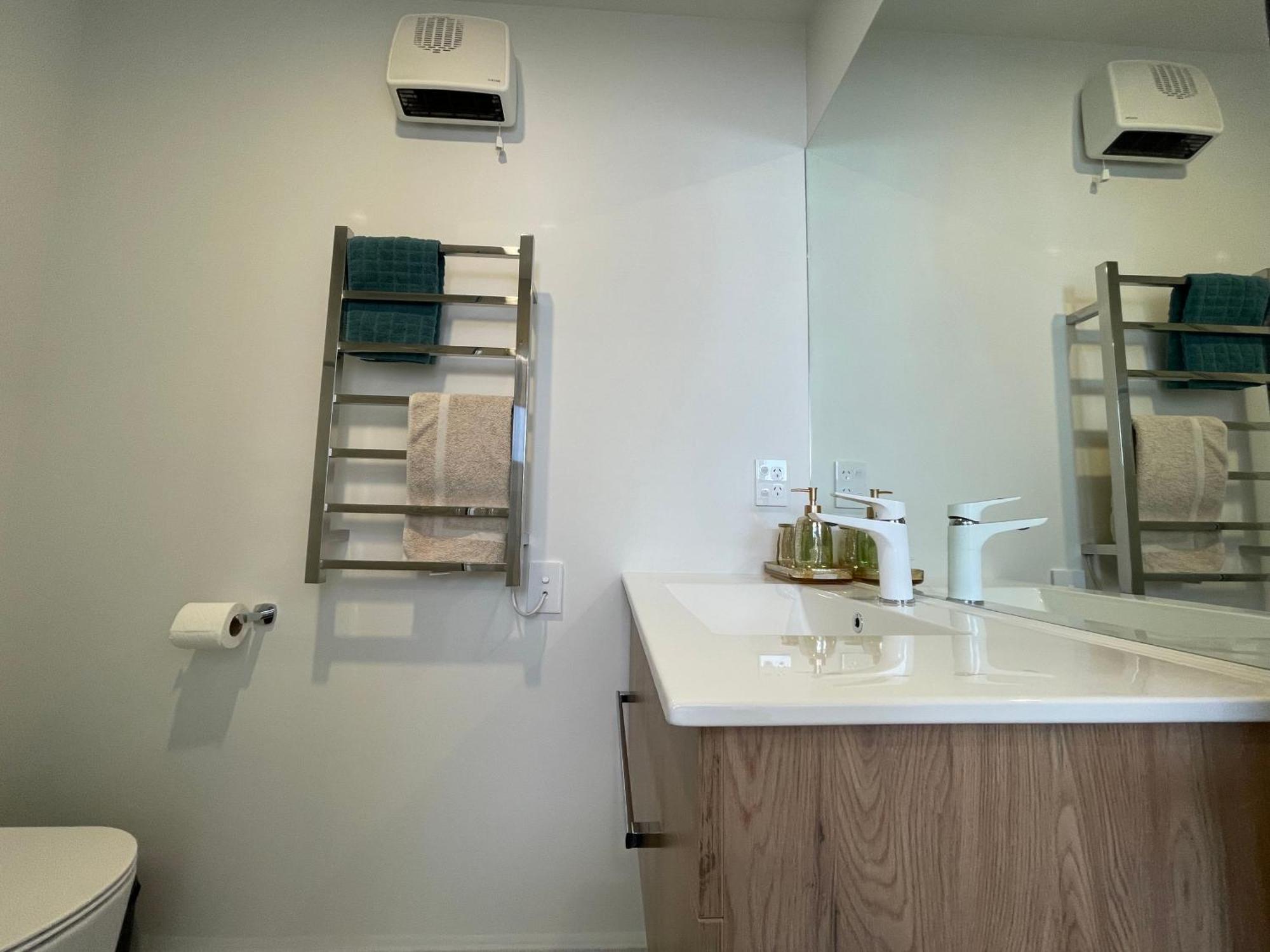 Luxury 2 Bedroom Townhouse Opposite Merivale Mall Christchurch Eksteriør billede