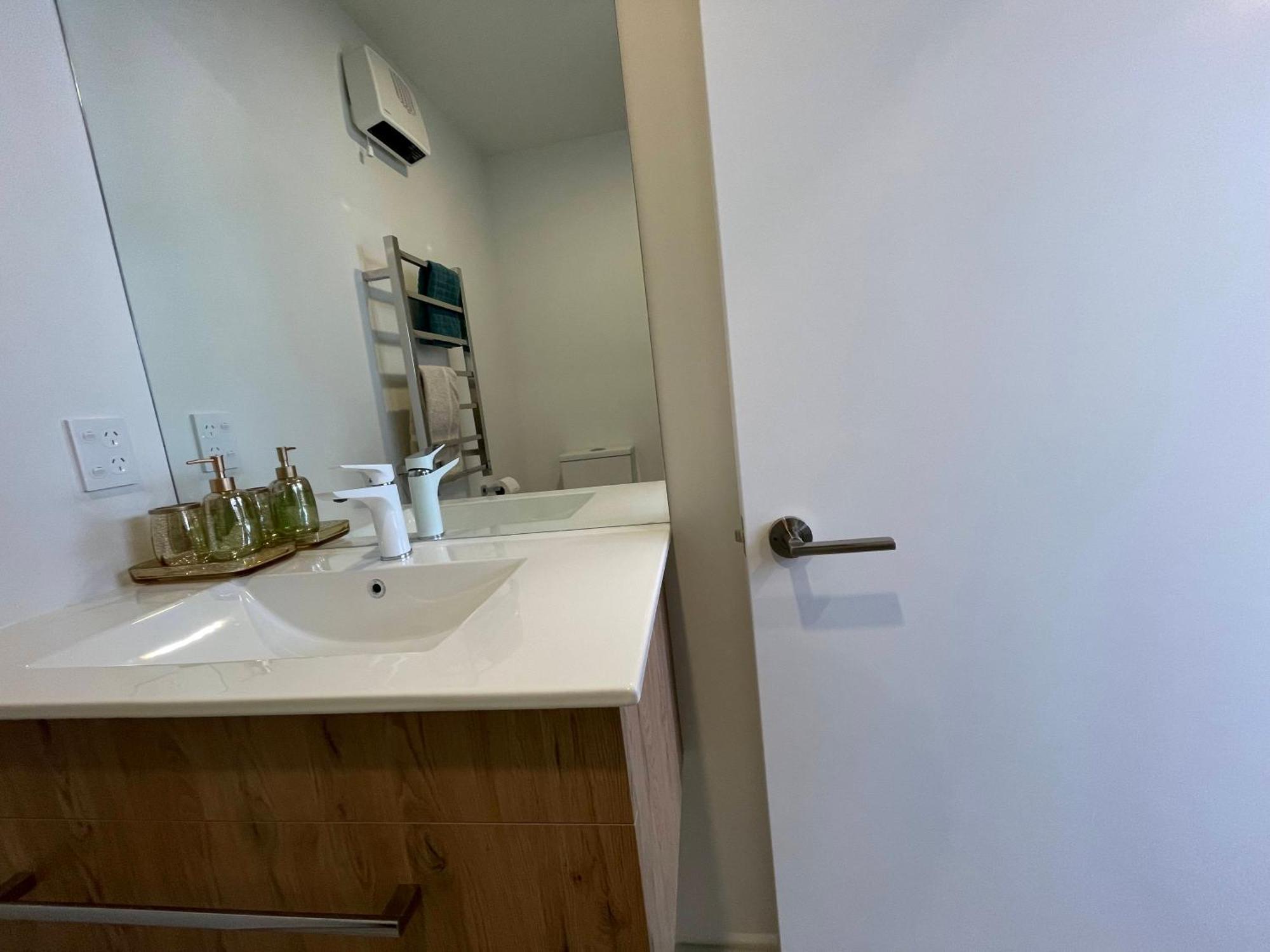 Luxury 2 Bedroom Townhouse Opposite Merivale Mall Christchurch Eksteriør billede
